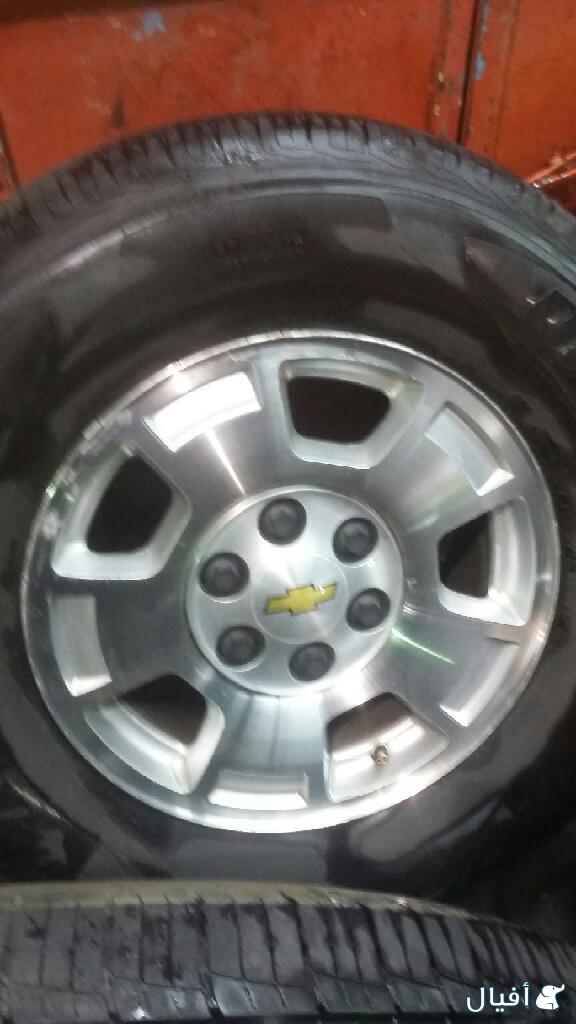 جنوط تاهو الاصلي مقاس 17 مع كفرات هنكوك نظيفه. تاريخ الكفرات 2015