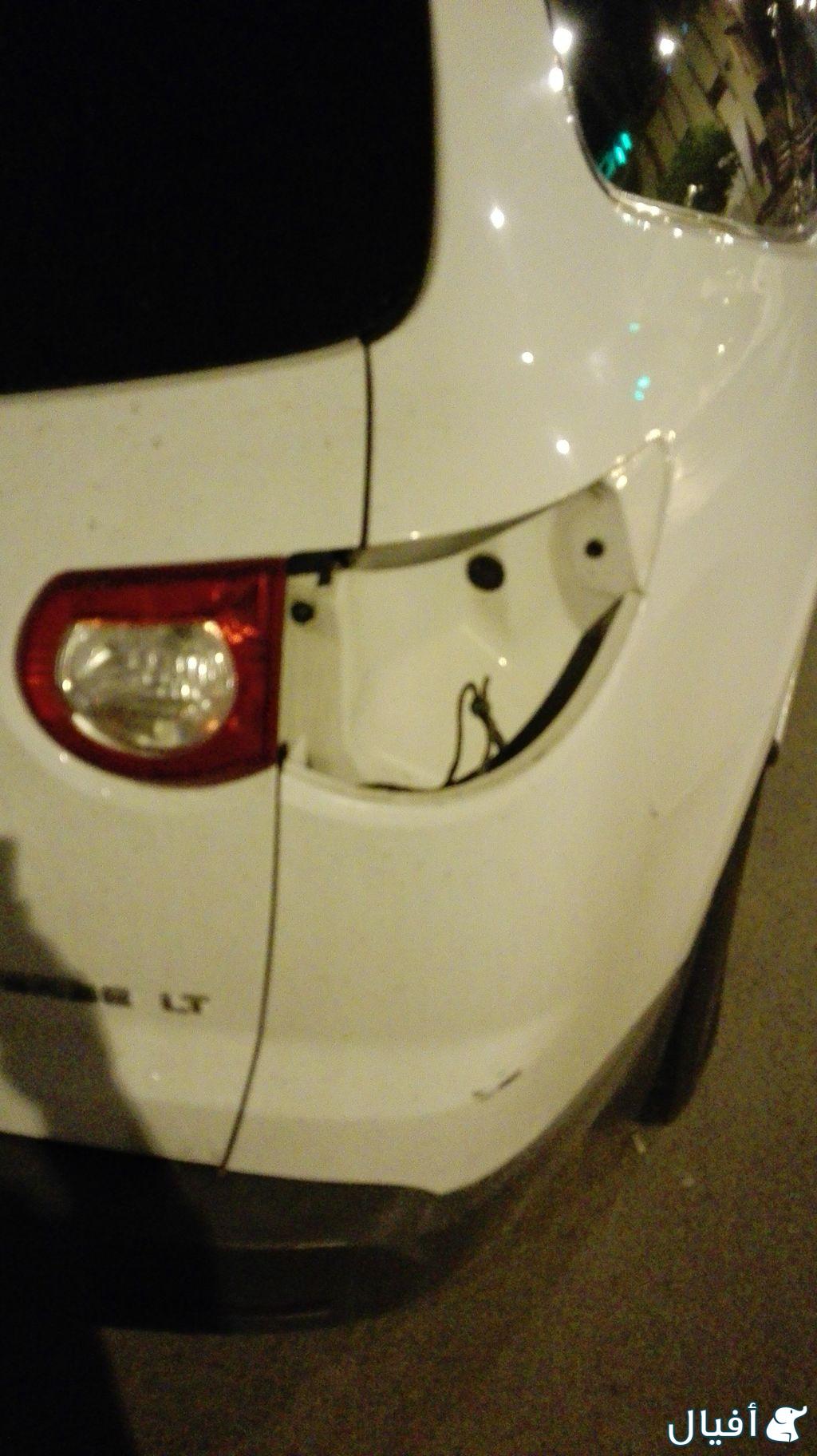 اطباق ركن ايمن خلف الراكب