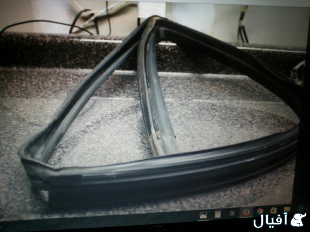 Front  Right &Front Left   Passenger Side Right Upper Window Door Weather Seal