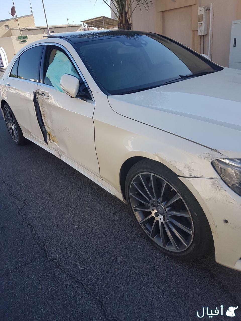 زجاج الباب الامامي اليمين جهة الراكب