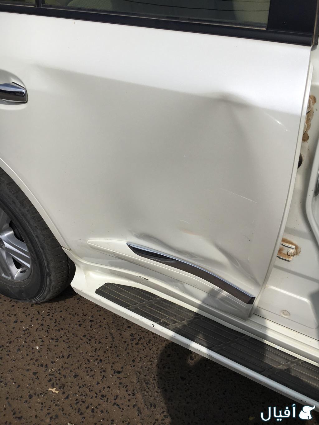 باب يمين خلفي