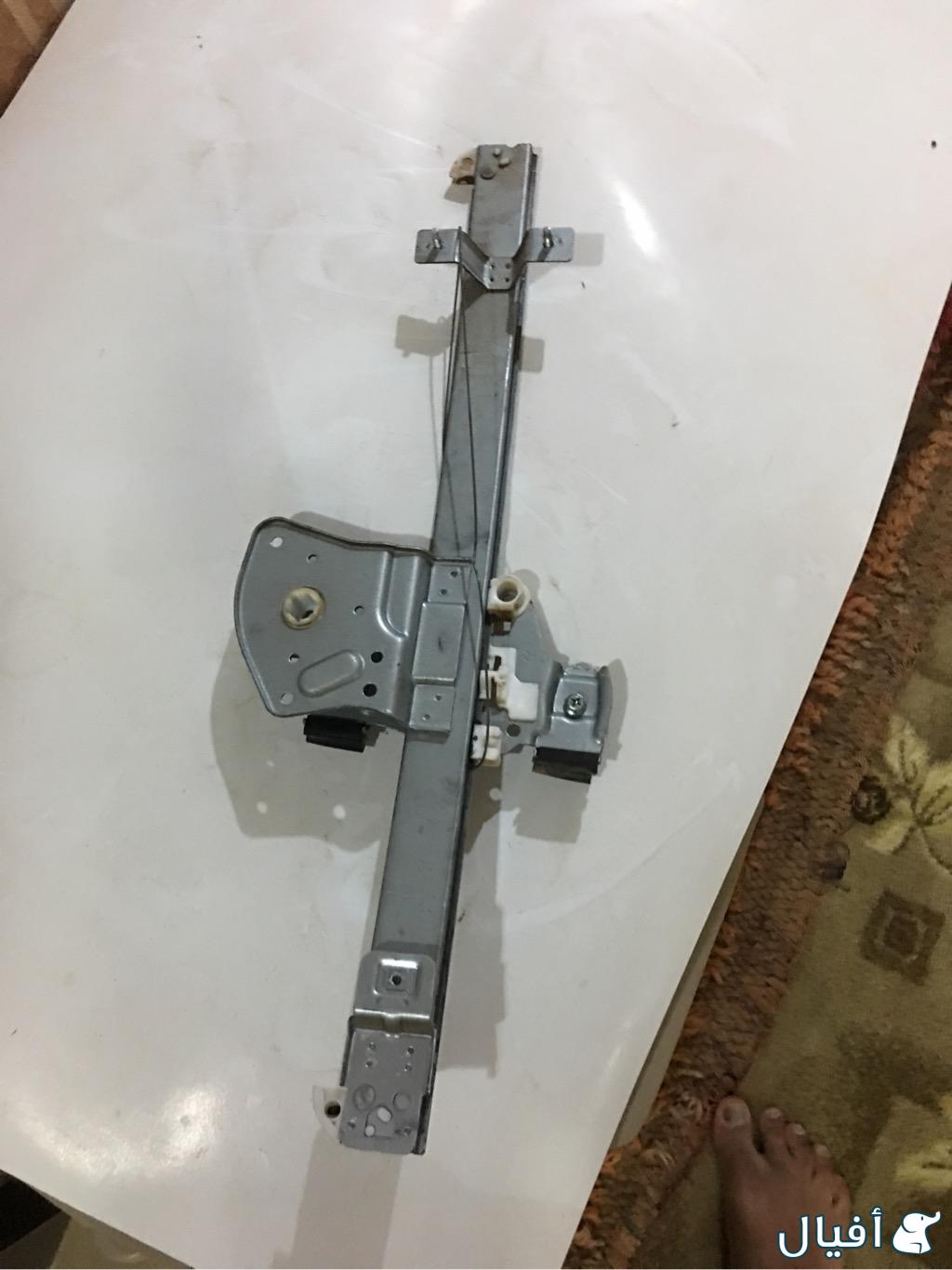 مكينة الزجاج الخلفي الايمن لسياره جمس سيرا غماره ونصف