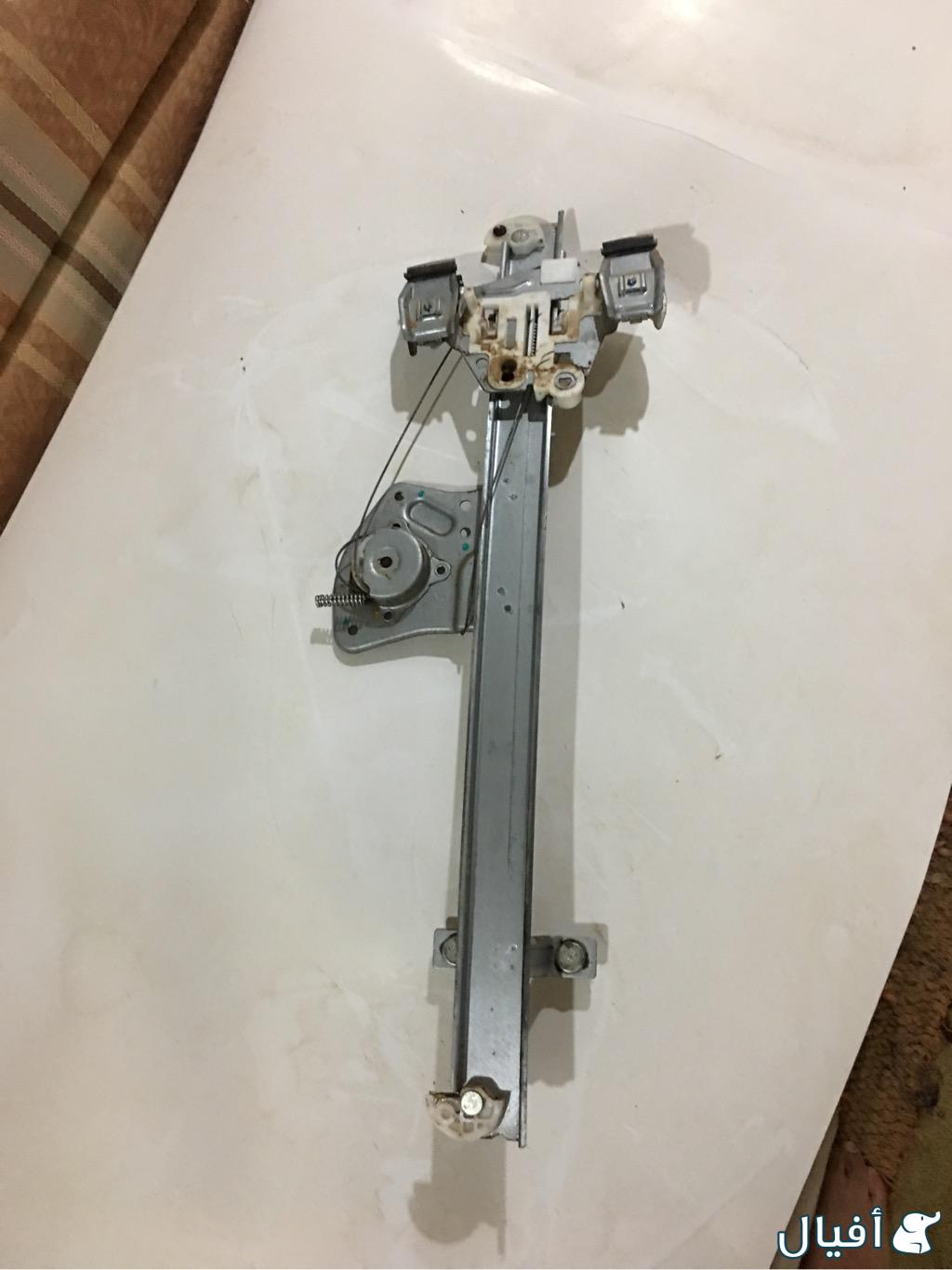 مكينة الزجاج الخلفي الايمن لسياره جمس سيرا غماره ونصف