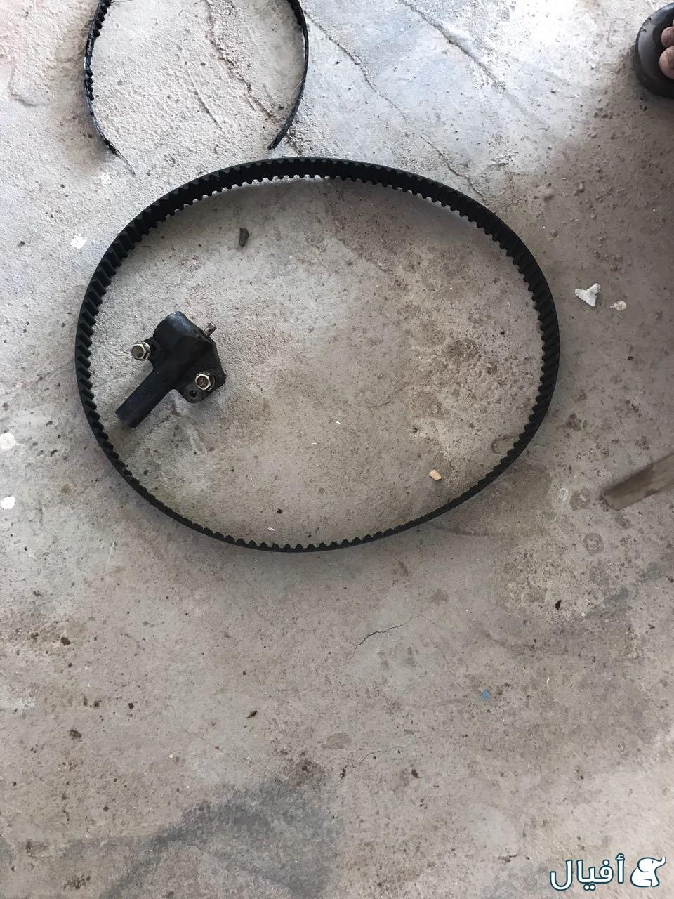 سيور داخل المكينة واحد صغير واحد كبير