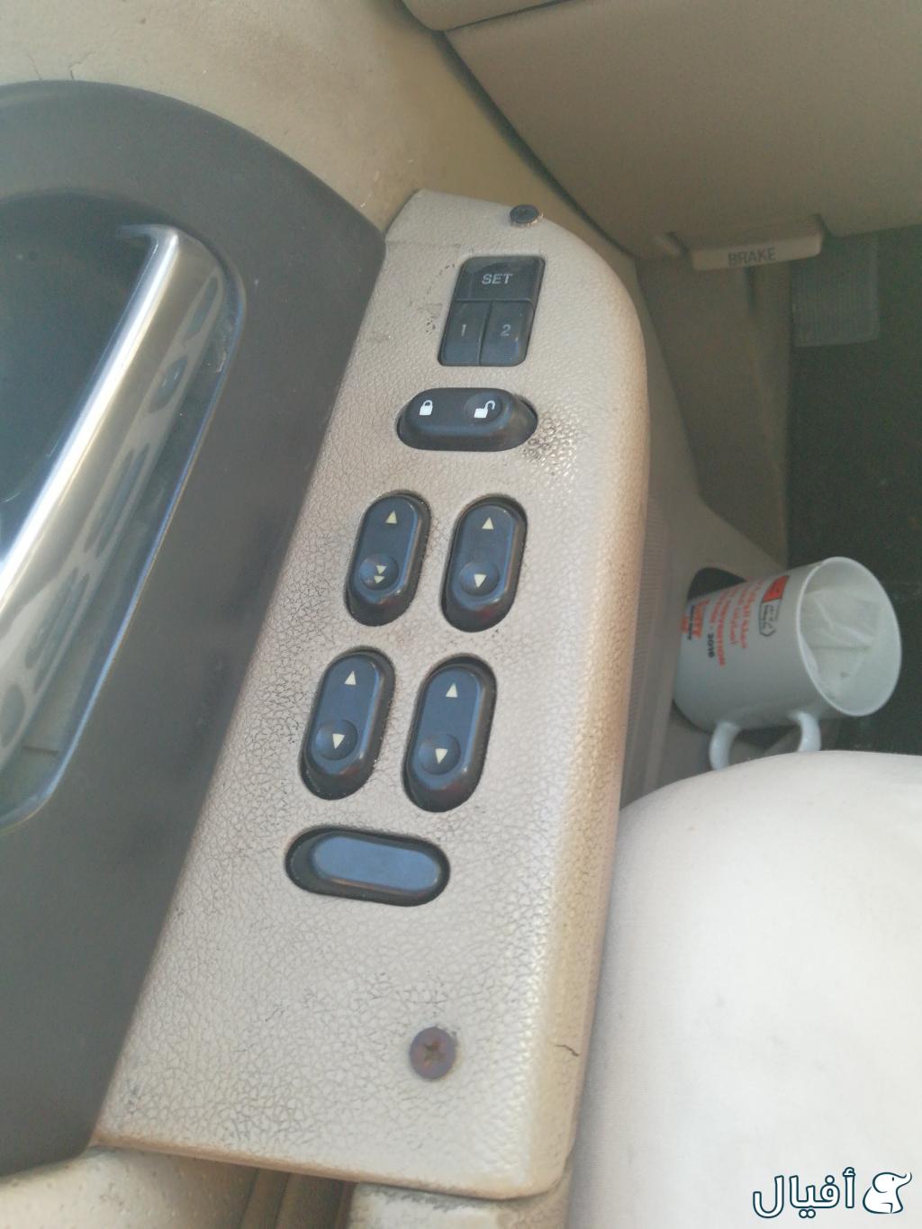 مفتاح التحكم الرئيسي لزجاج النوافد بجانب السائق