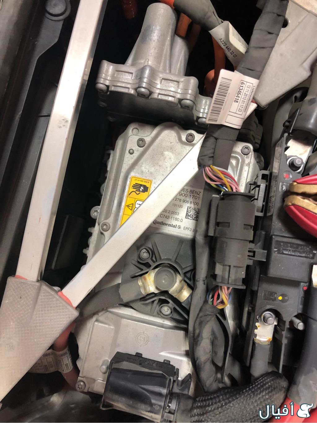 لا اعلم اسم القطعه لكن رقمها و صوره موجودة وشكرا