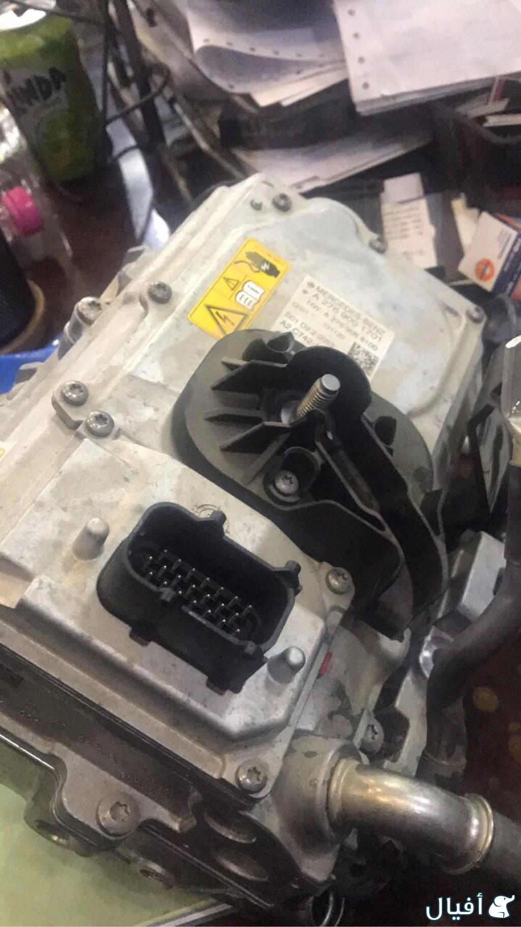 لا اعلم اسم القطعه لكن رقمها و صوره موجودة وشكرا