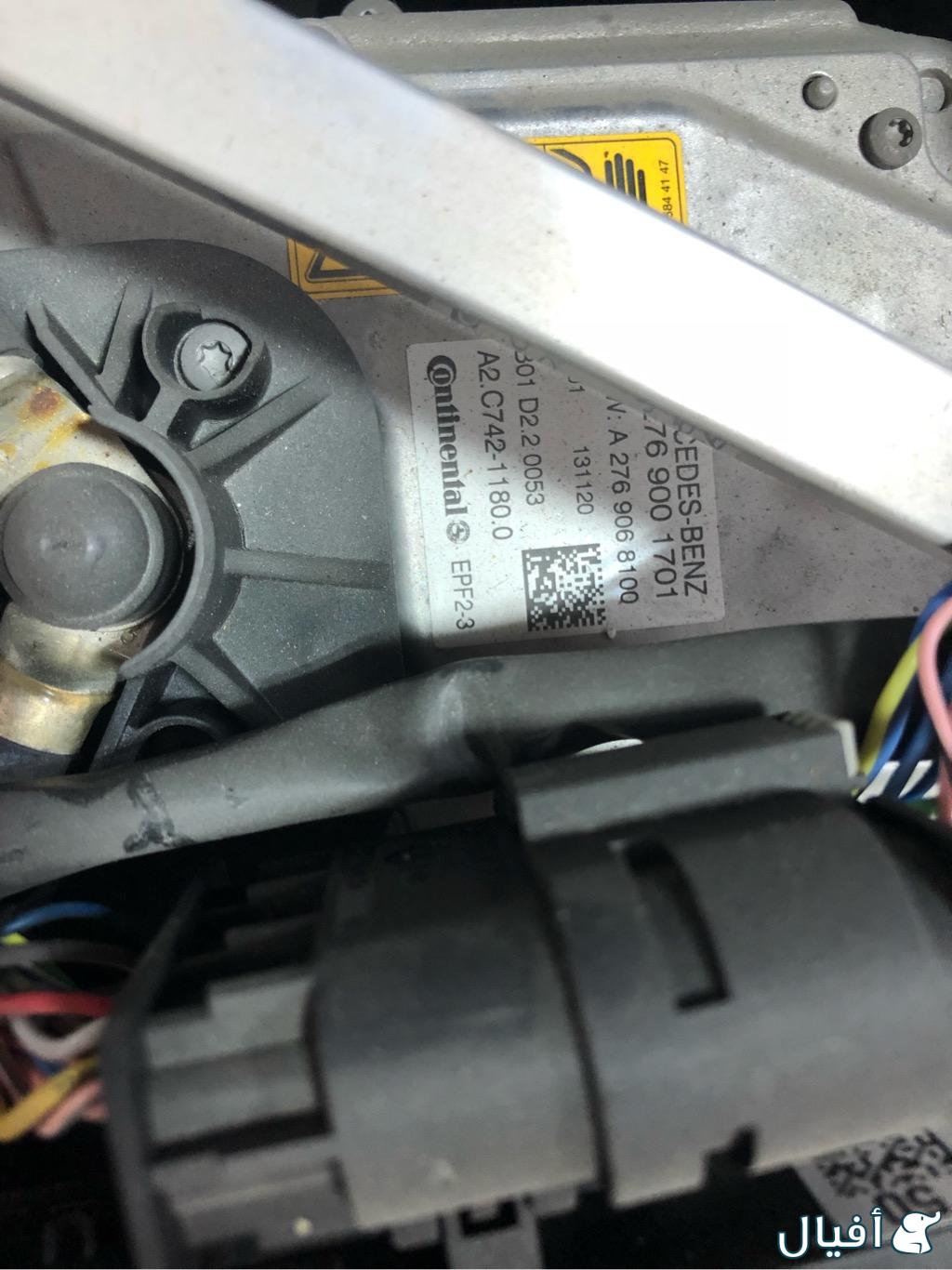 لا اعلم اسم القطعه لكن رقمها و صوره موجودة وشكرا