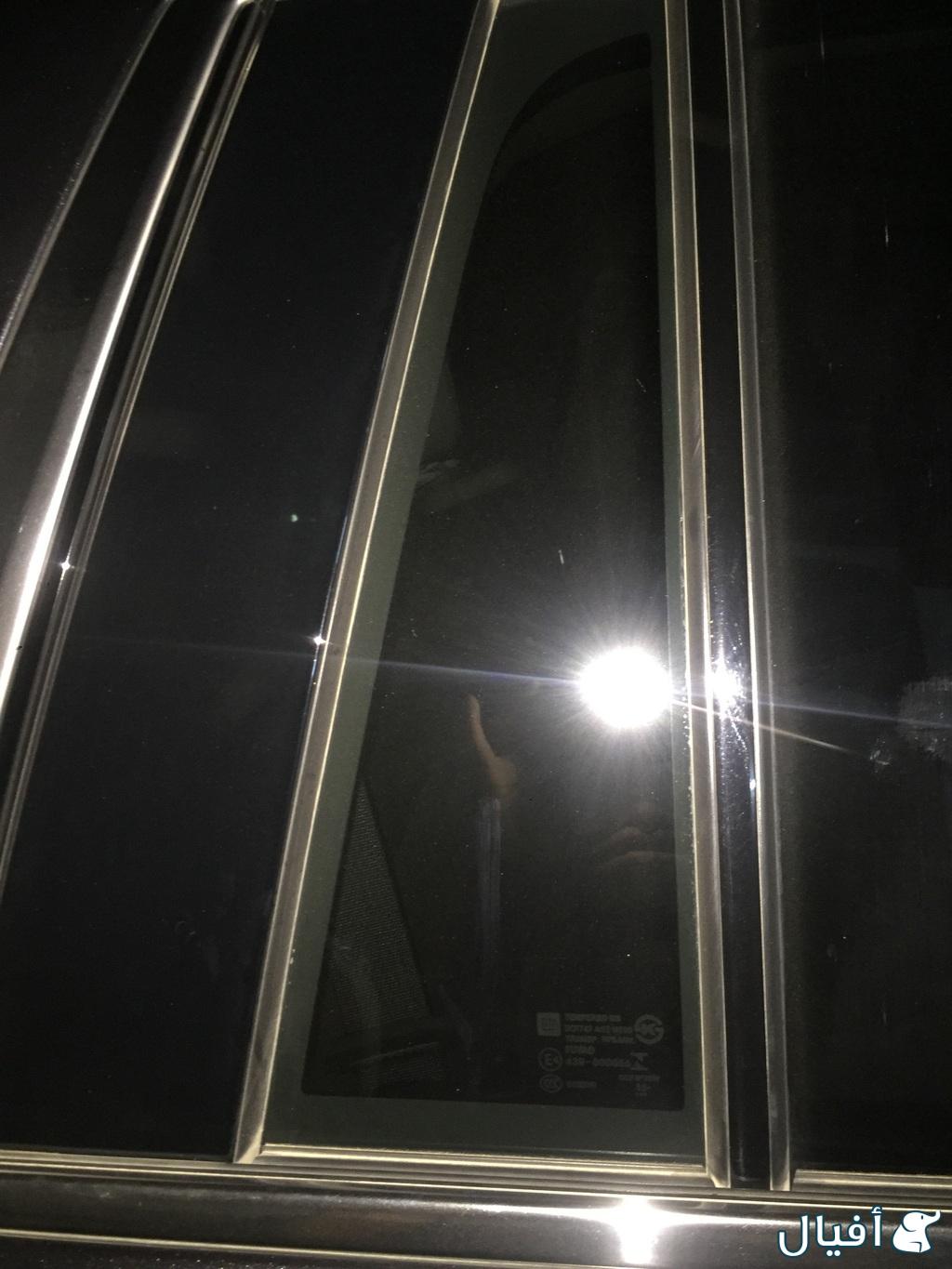 زجاج مثلث للباب الخلفي يسار