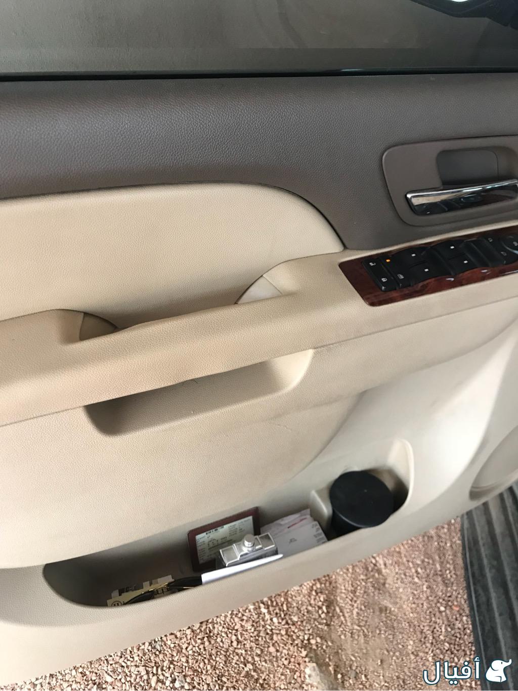 ماسكة اليد لباب السايق من الداخل