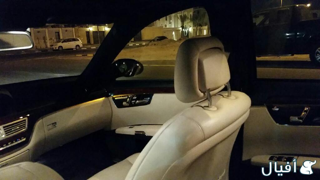 مسند رأس لمقعد السائق