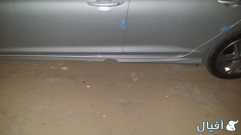 سمكة يسار جهة السائق تحت البابين