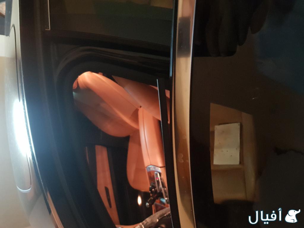 جلده باب السائق