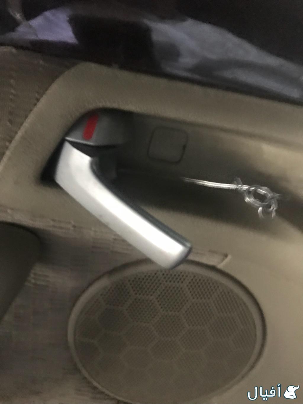 يد باب السائق الداخلي